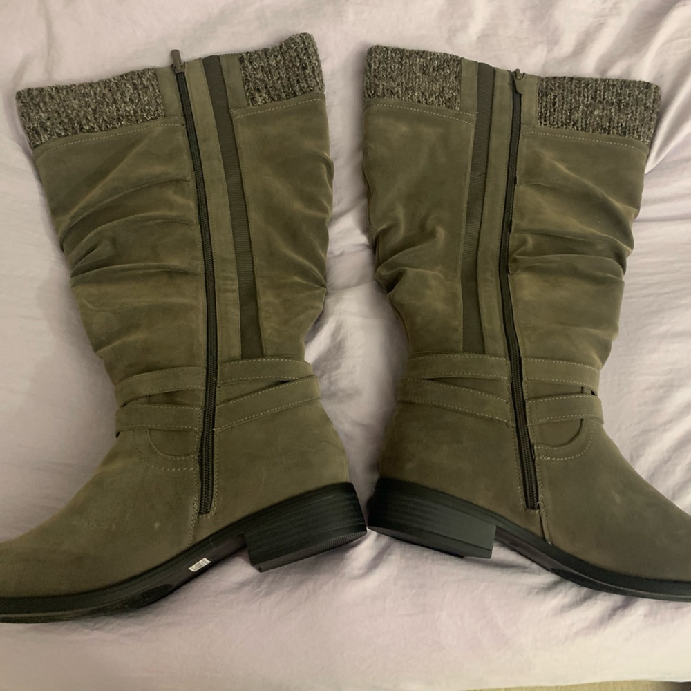 Grey oil suede knee boot